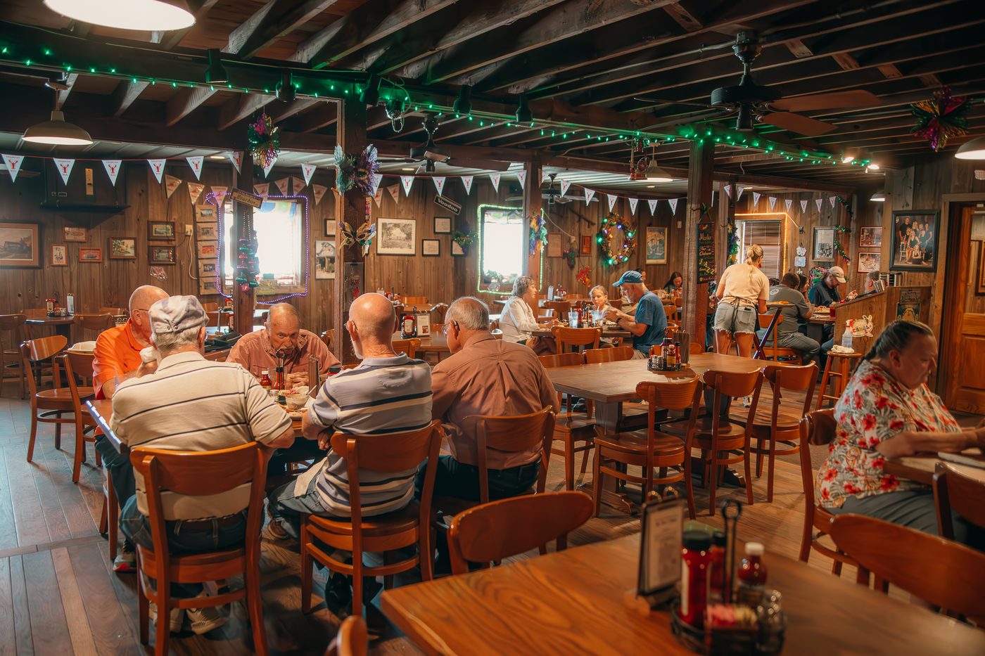 A full dining room at The Feed Mill